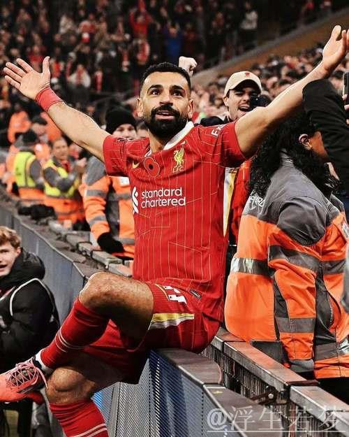 萨拉赫单季造49球追平纪录,四夺英超金靴收官战再献精彩弹射 萨拉赫单季造49球追平纪录,四夺英超金靴收官战再献精彩弹射